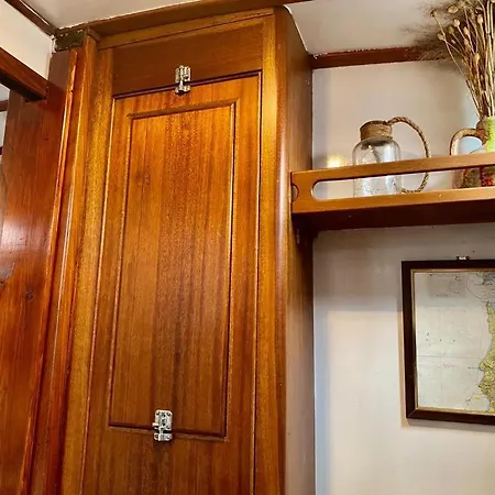 Sailing Nights Boat&breakfast 보트호텔