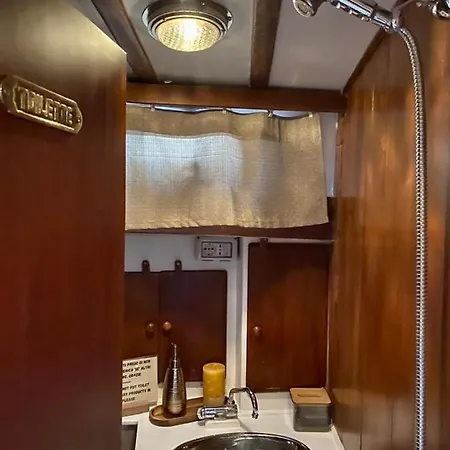 Sailing Nights Boat&breakfast * 알게로