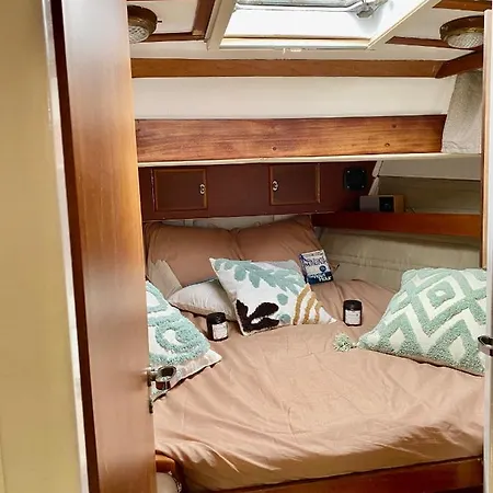 Sailing Nights Boat&breakfast Hotel na wodzie