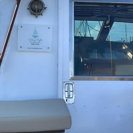 Sailing Nights Boat&breakfast Hotel na wodzie