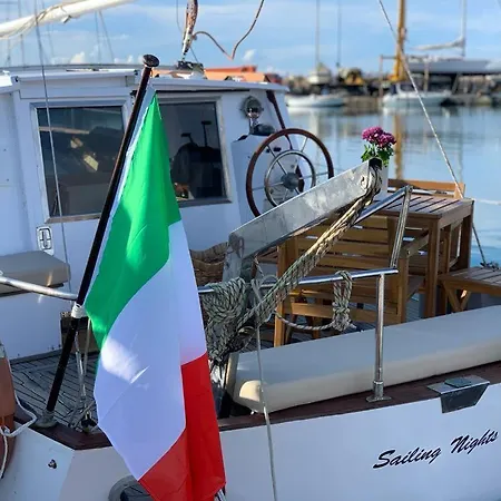 Botel Sailing Nights Boat&breakfast
