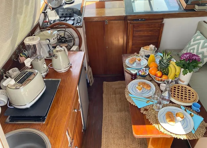 Sailing Nights Boat&breakfast Bateau-hôtel *